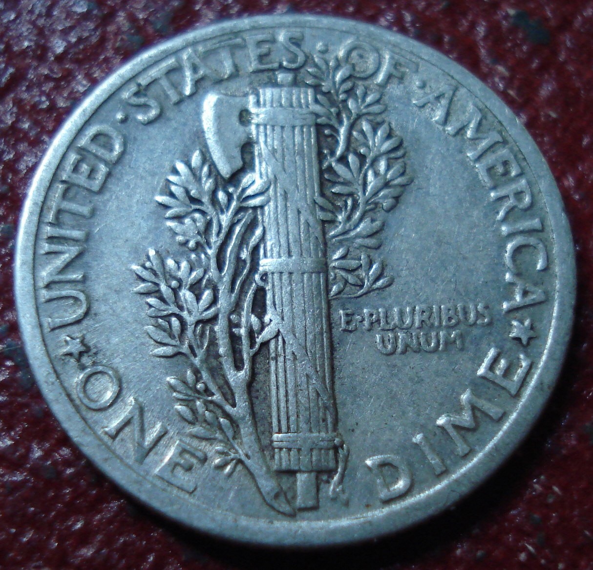 1935 MERCURY DIME IN VF-EF CONDITION