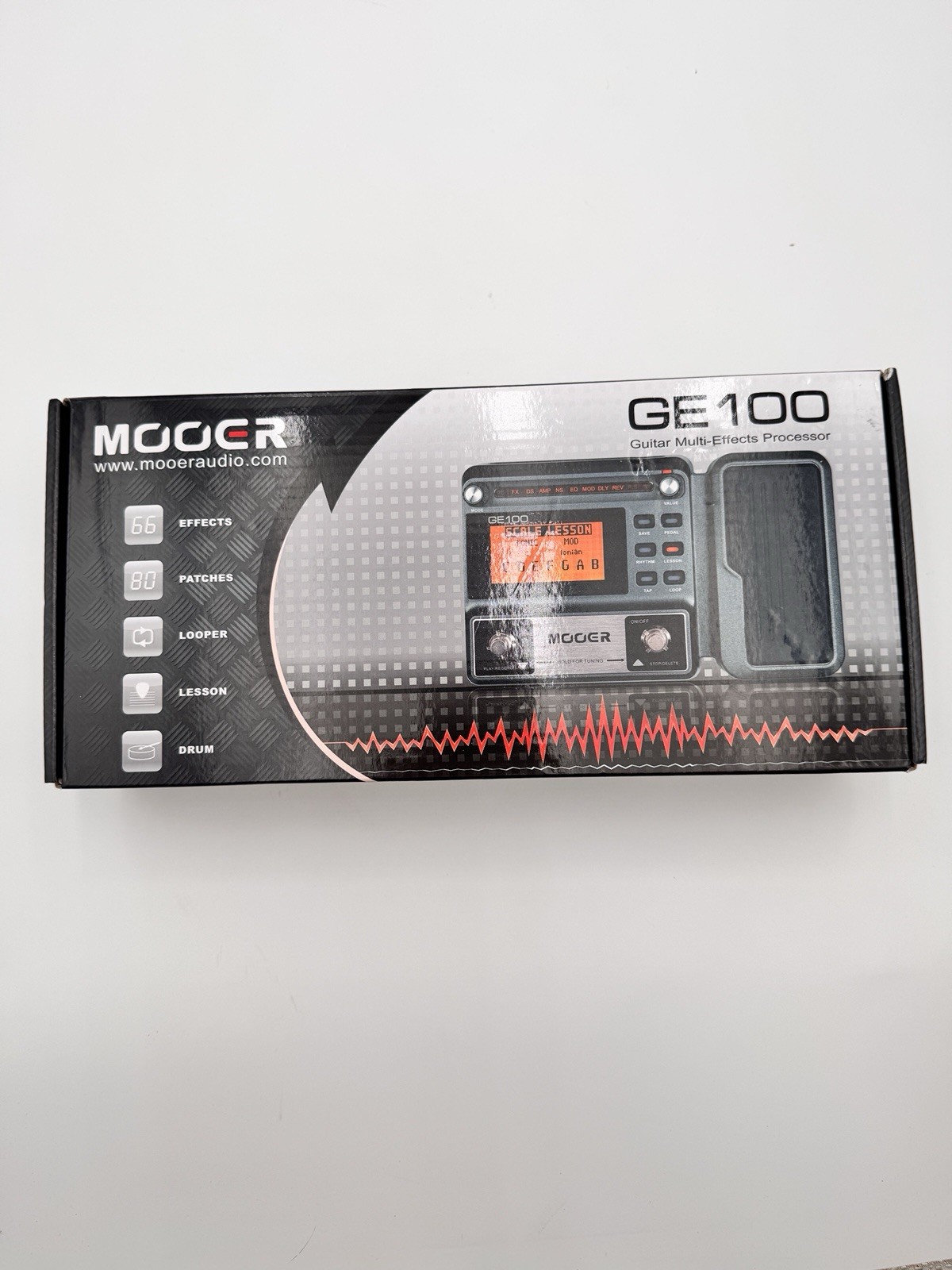 Mooer GE100 Guitar Multi-Effects Processor w/ Box Manual Power Adapter