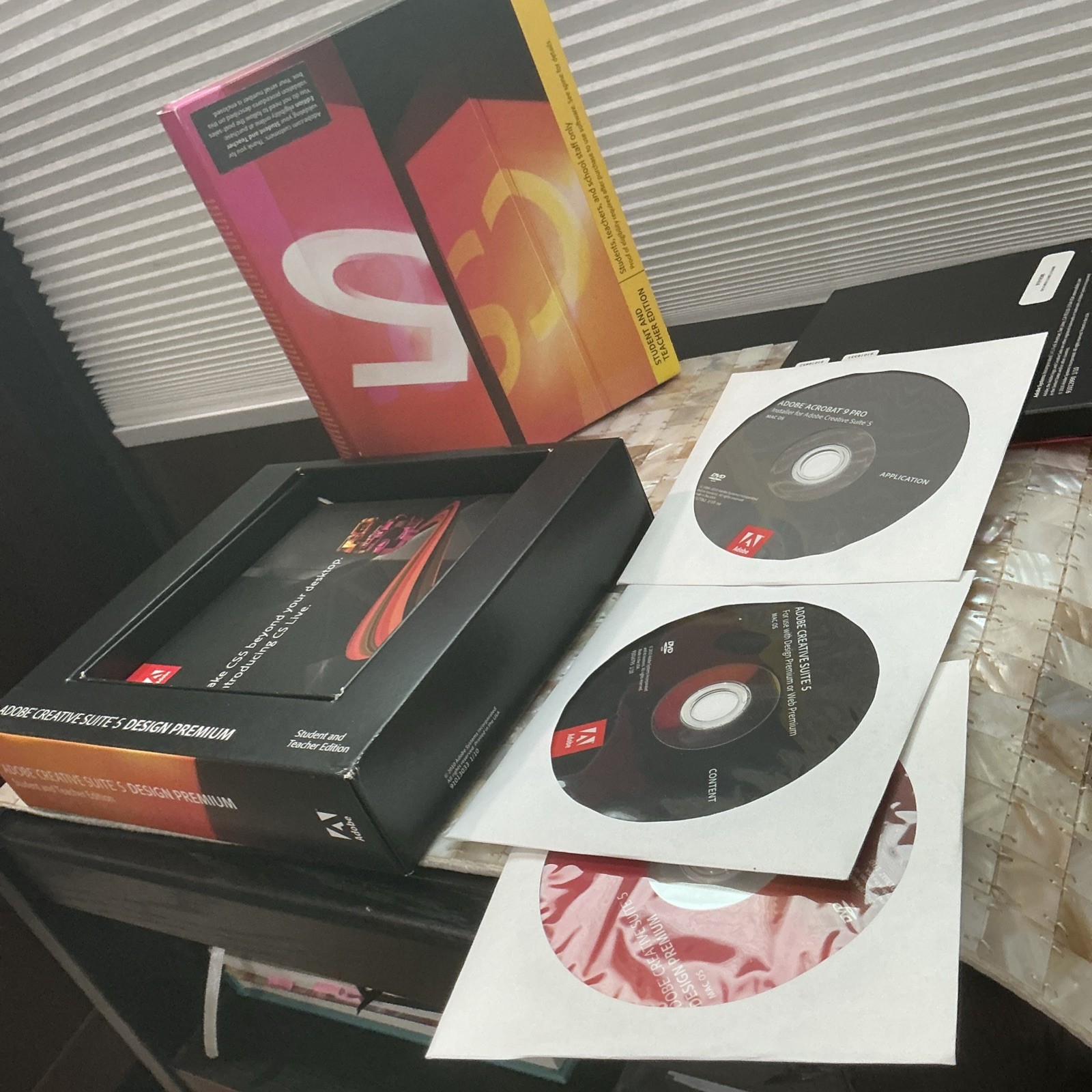 Adobe Creative Suite 5 Design Standard Student & Teacher for Mac OS w/ Code