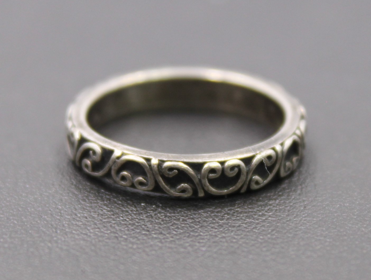 Small Sterling Silver Filigree Design Ring Size 6 / 2.7g