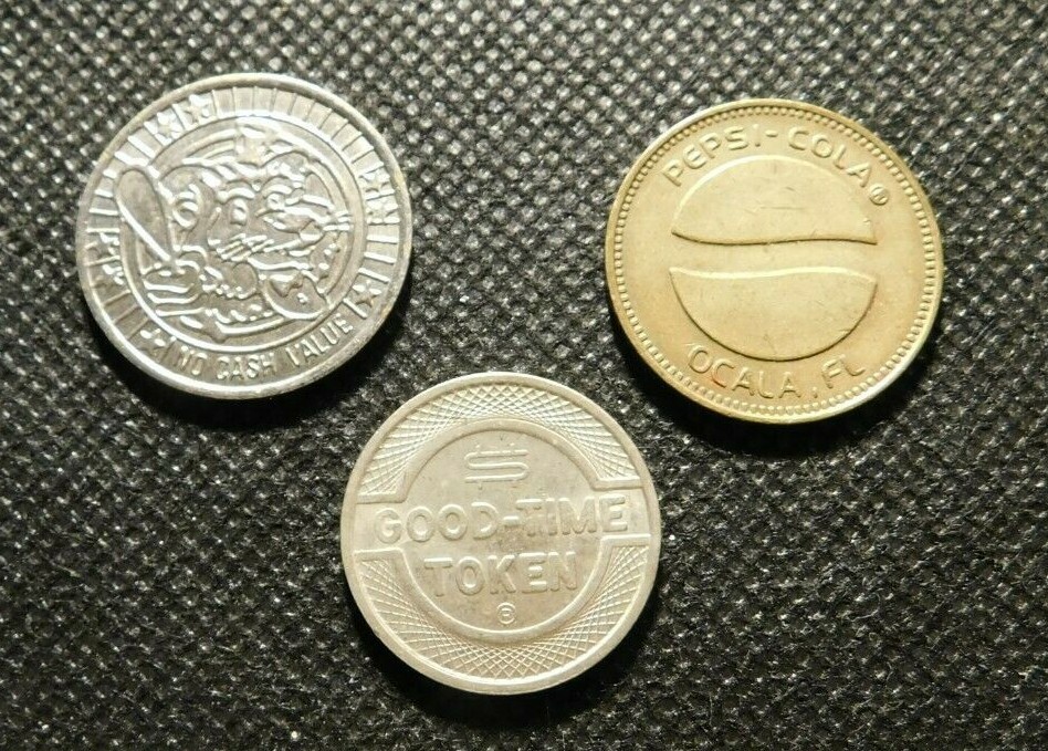 Three Fun Centers Tokens- Very Nice- e196uxx