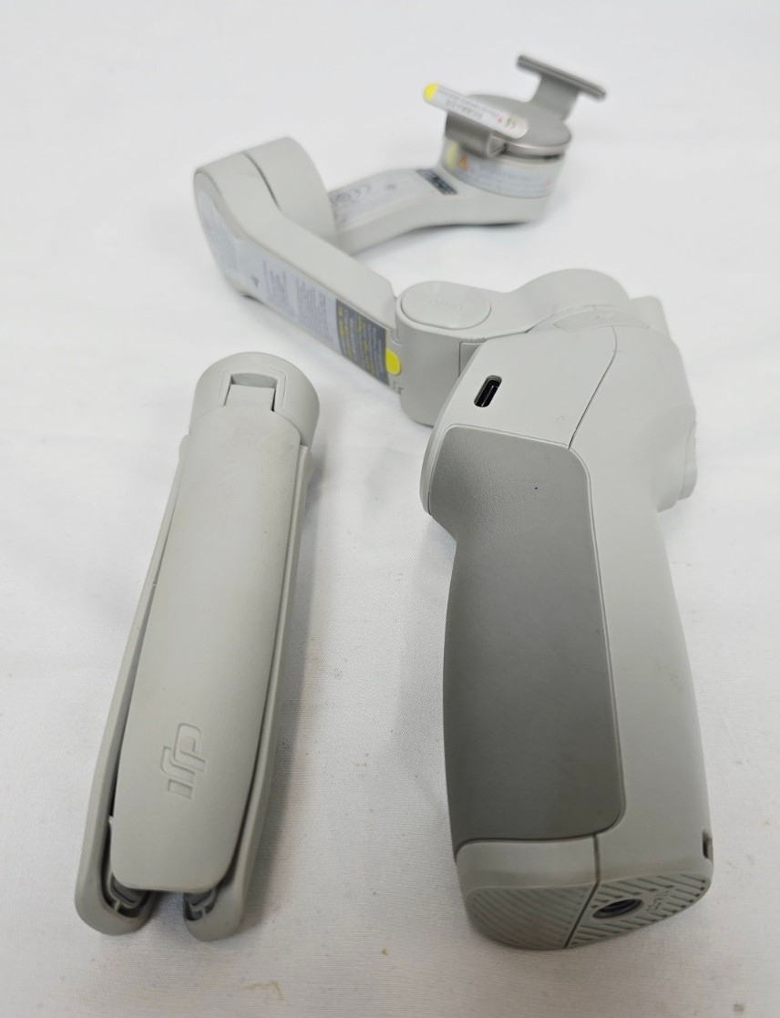 DJI OM 4 - Osmo Mobile 4 - Smartphone Gimbal Stabilizer Tripod