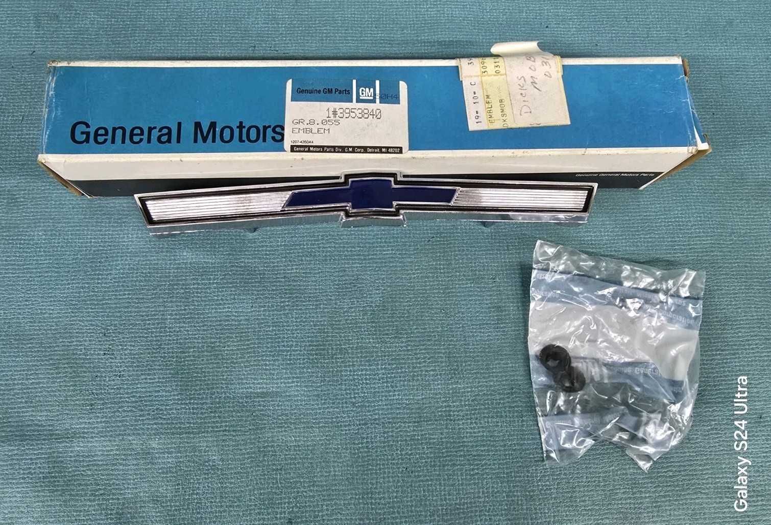 NOS 69 70 71 72 NOVA HOOD EMBLEM TRIM MOLDING 3953840 NEW GM SS SUPER SPORT 350