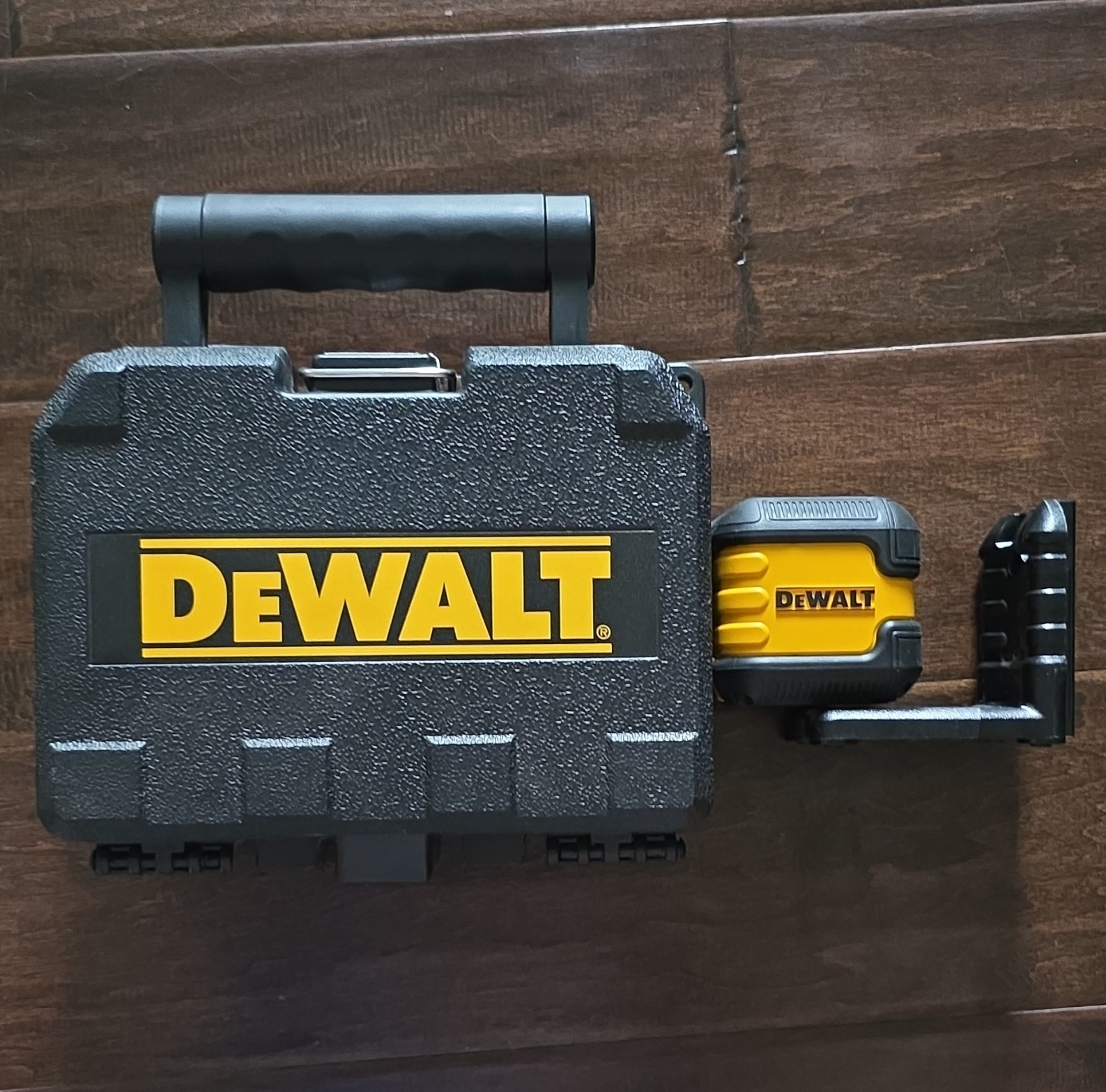 DEWALT DW088K Self-Leveling Cross Line Laser Level Kit w/ Case