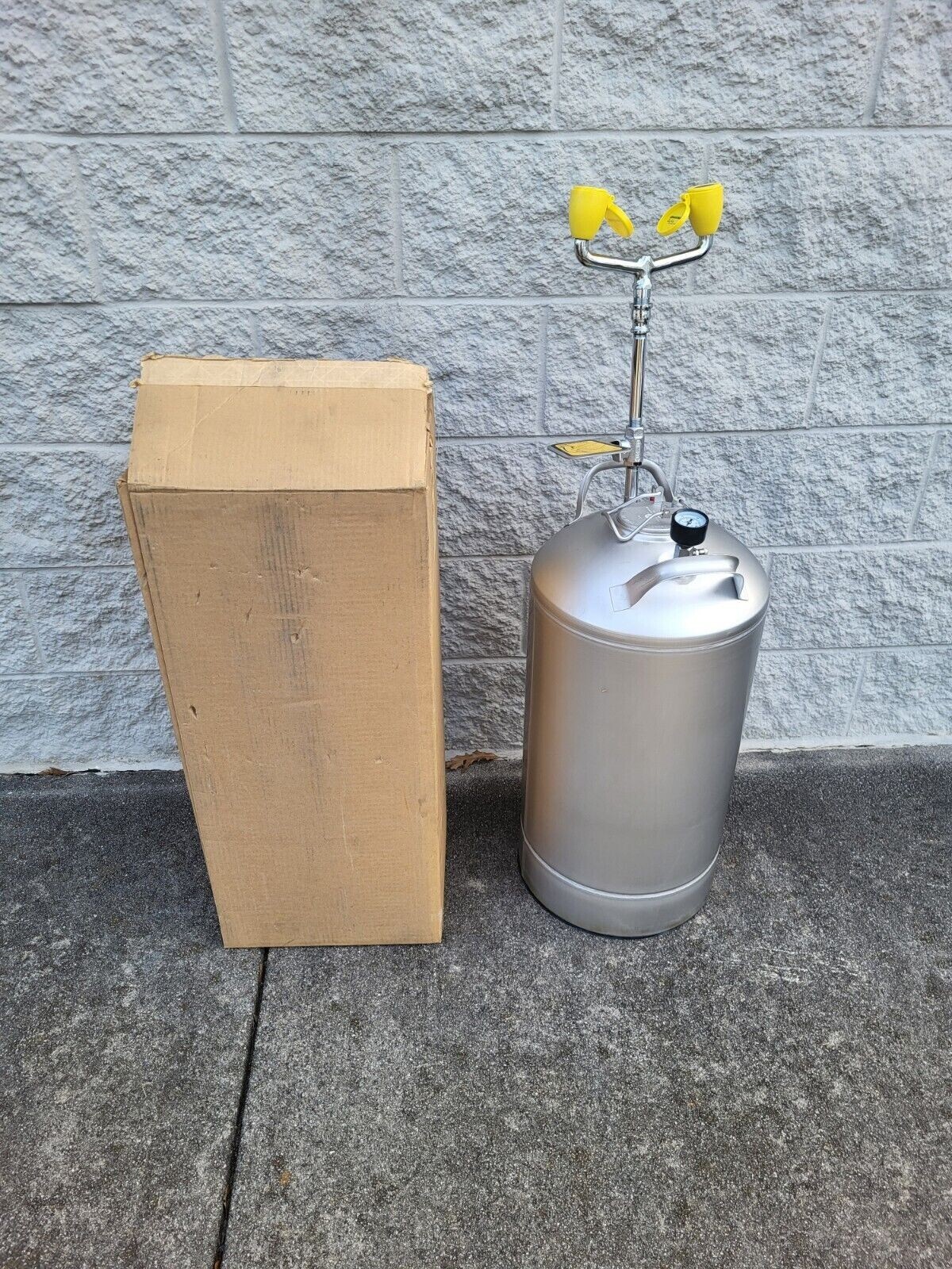 SPEAKMAN SE-591 STAINLESS STEEL SELF-CONTAINED EYE WASH W/10 GALLON