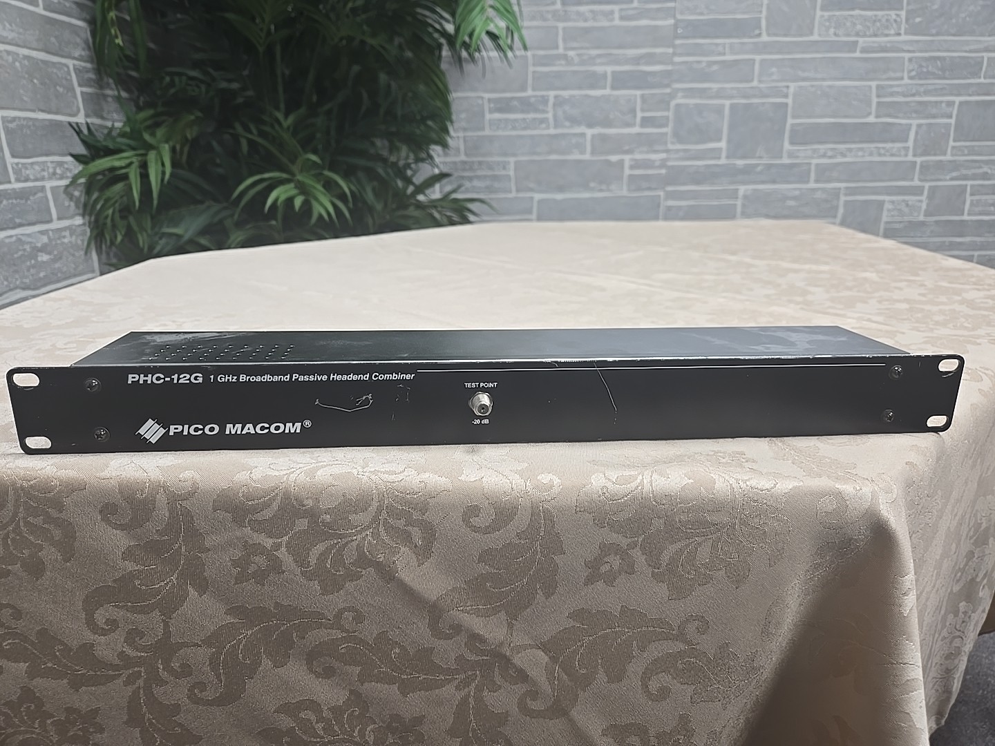 Pico Macom Phc 12G 1 GHz Broadband Passive Headend Combiner.