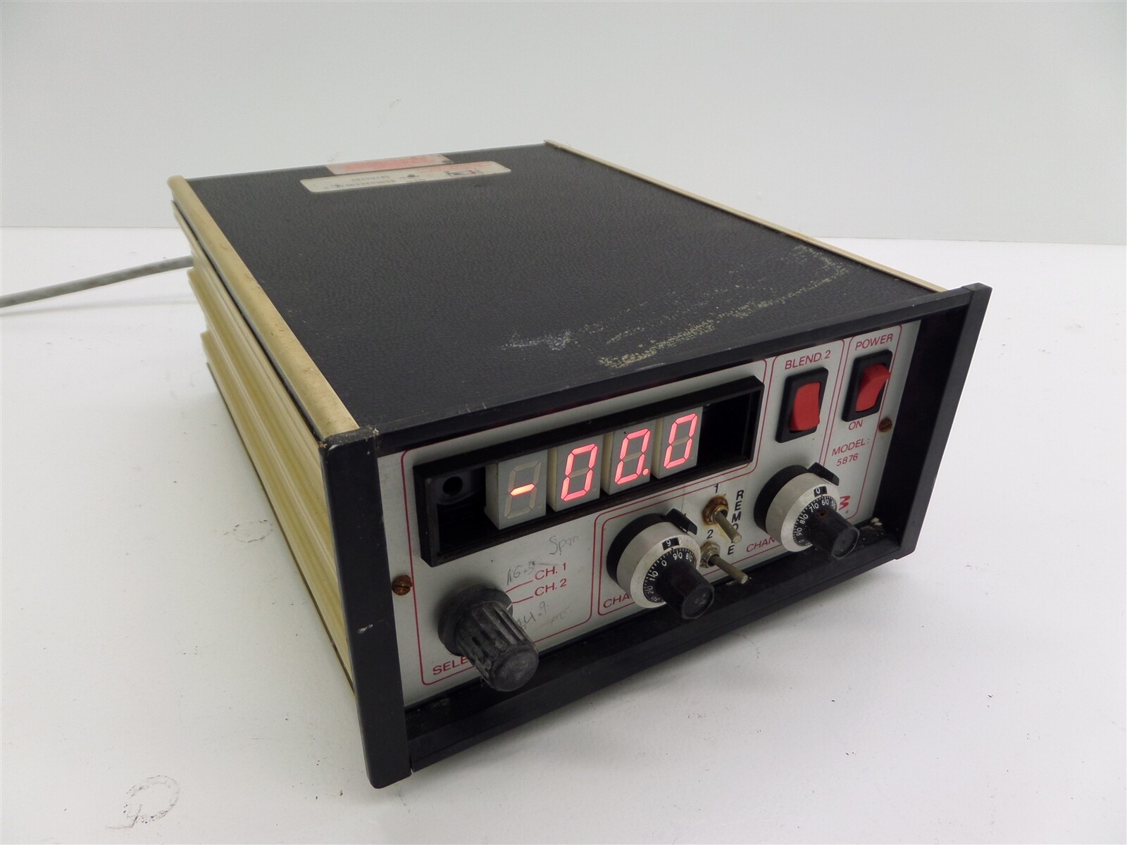 Brooks Instruments 5867 Dual Channel Flow Controller - Missing Face Plate