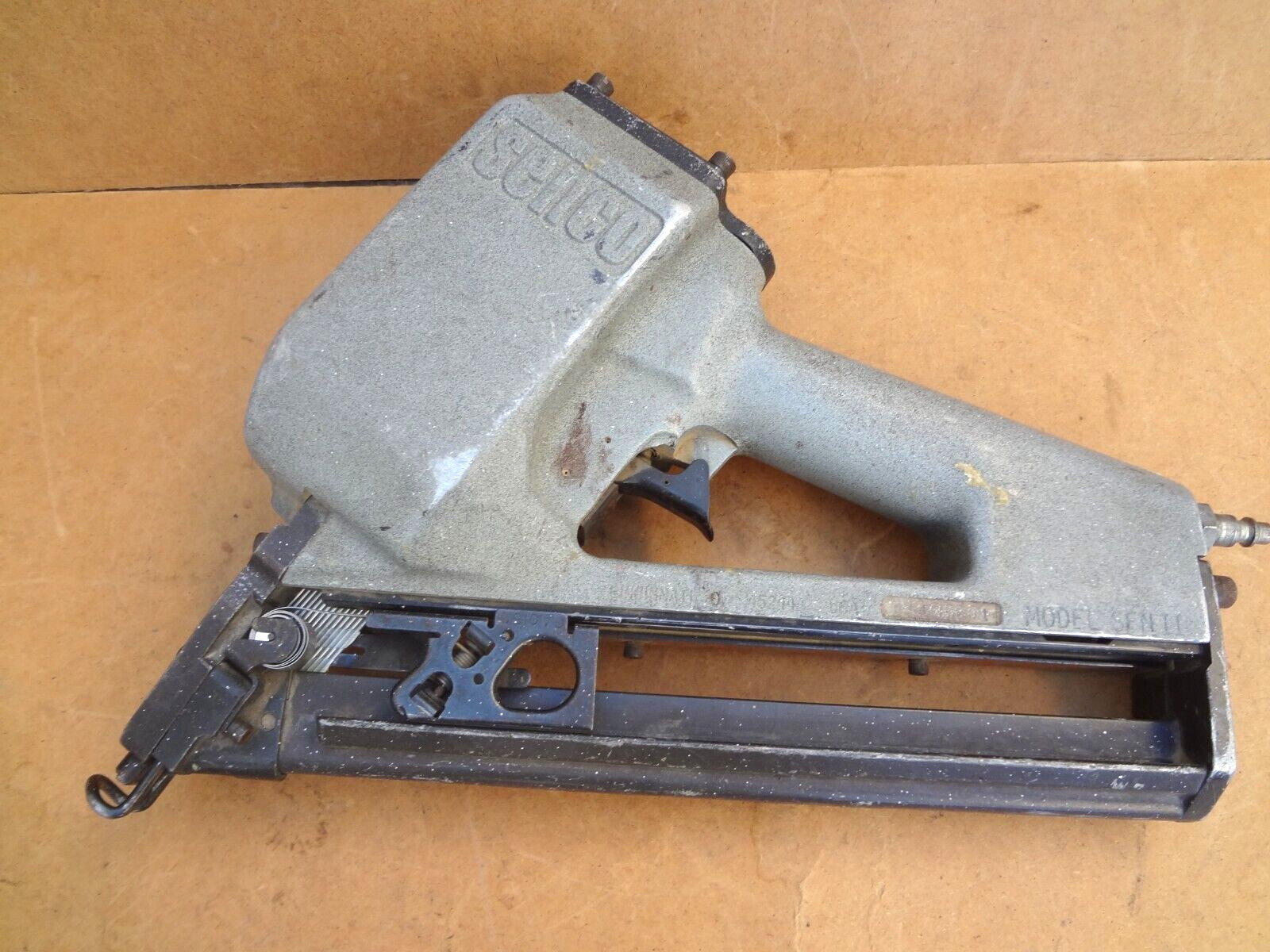 Senco 15 Gauge Finish Nailer SFN2 SFNII for parts or repair