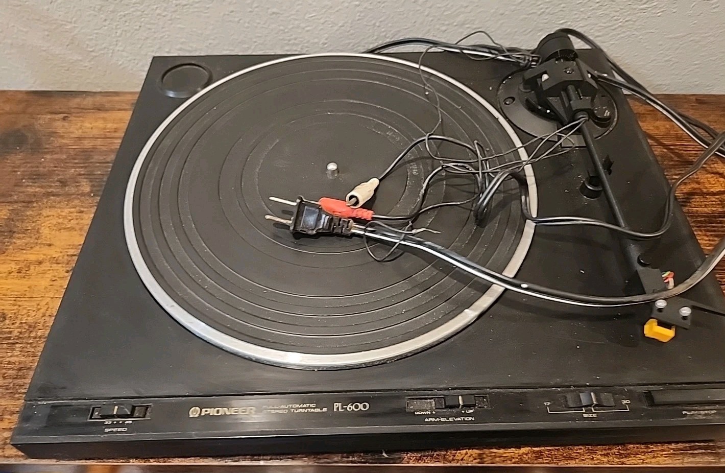 Vintage Pioneer PL-600 Stereo Turntable For Parts or Repair