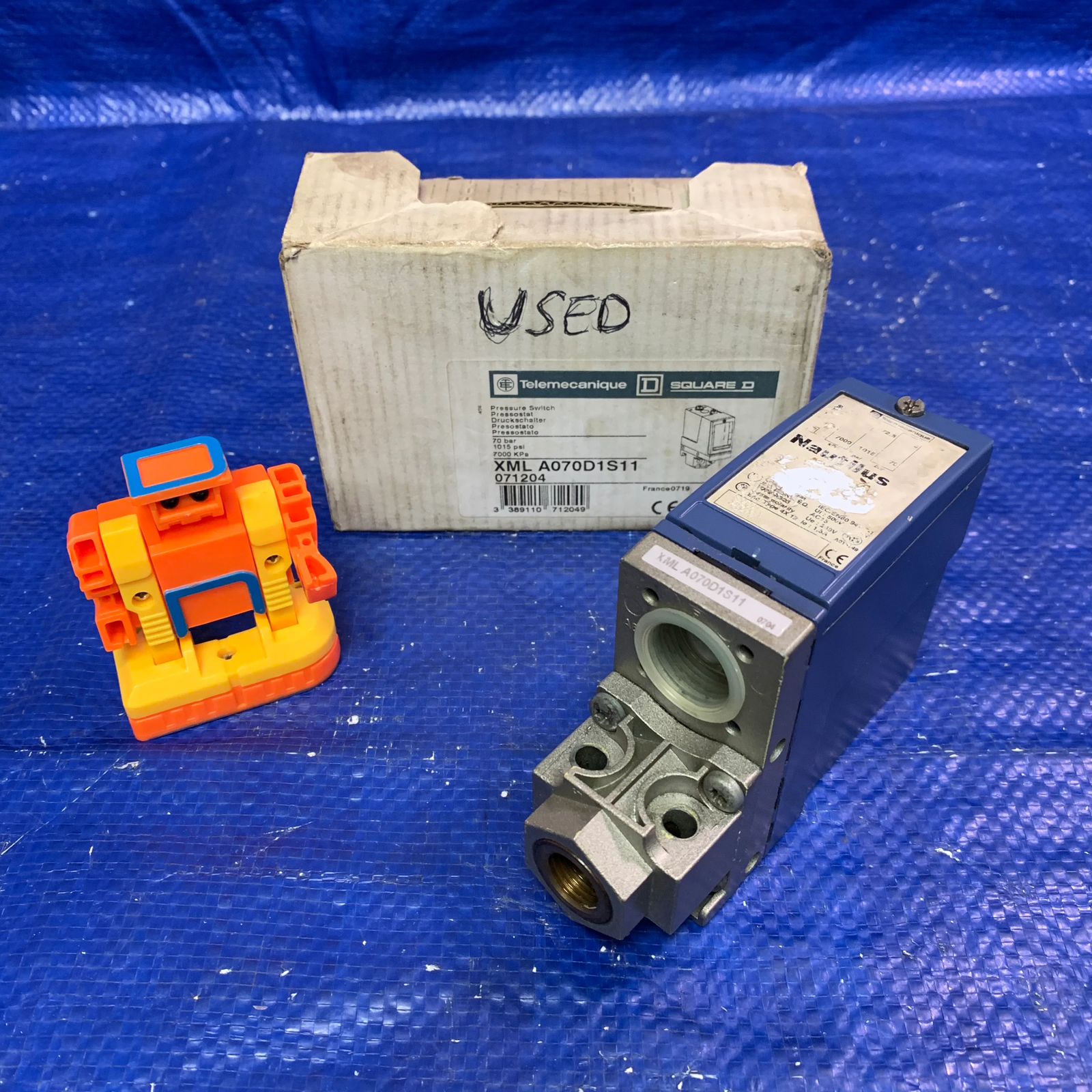 Telemacanique Square D XMLA070D1S11 Nautilus Pressure Switch (Used)