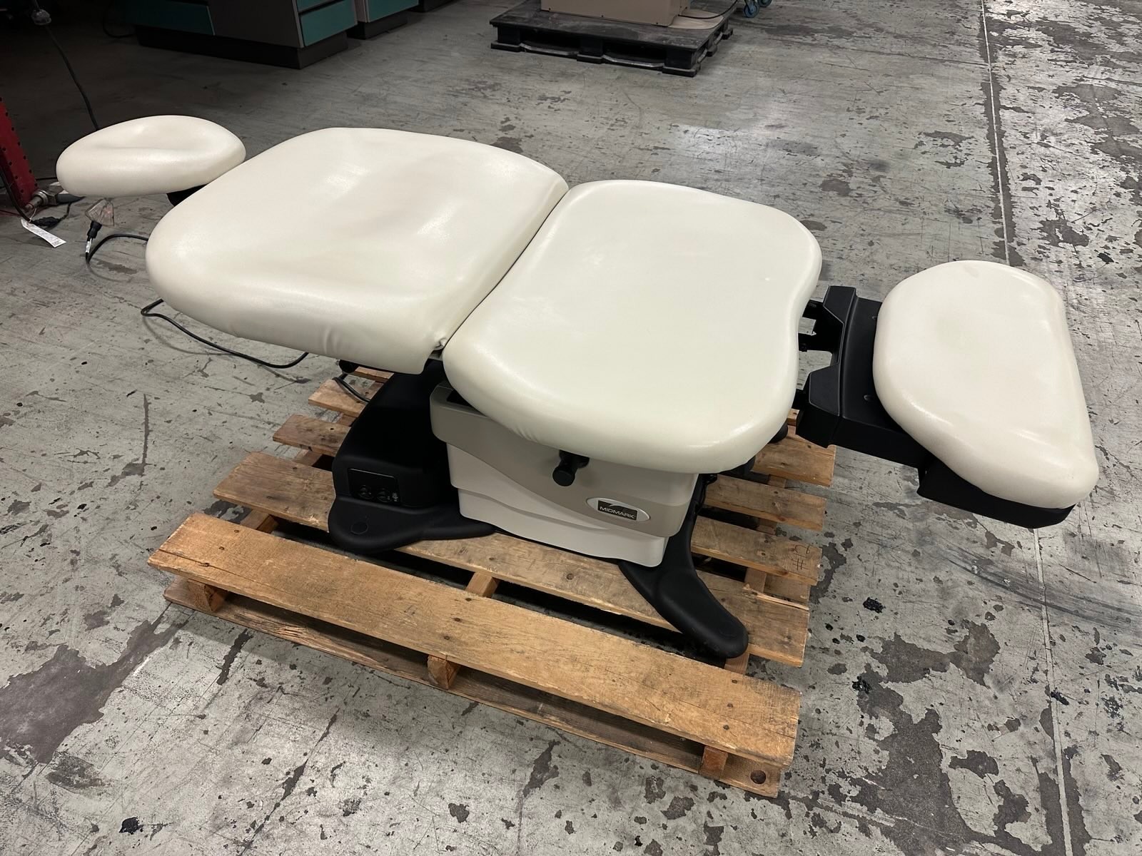 Midmark 630-020 Programmable Humanform Procedure Chair, Hand and Foot Controls