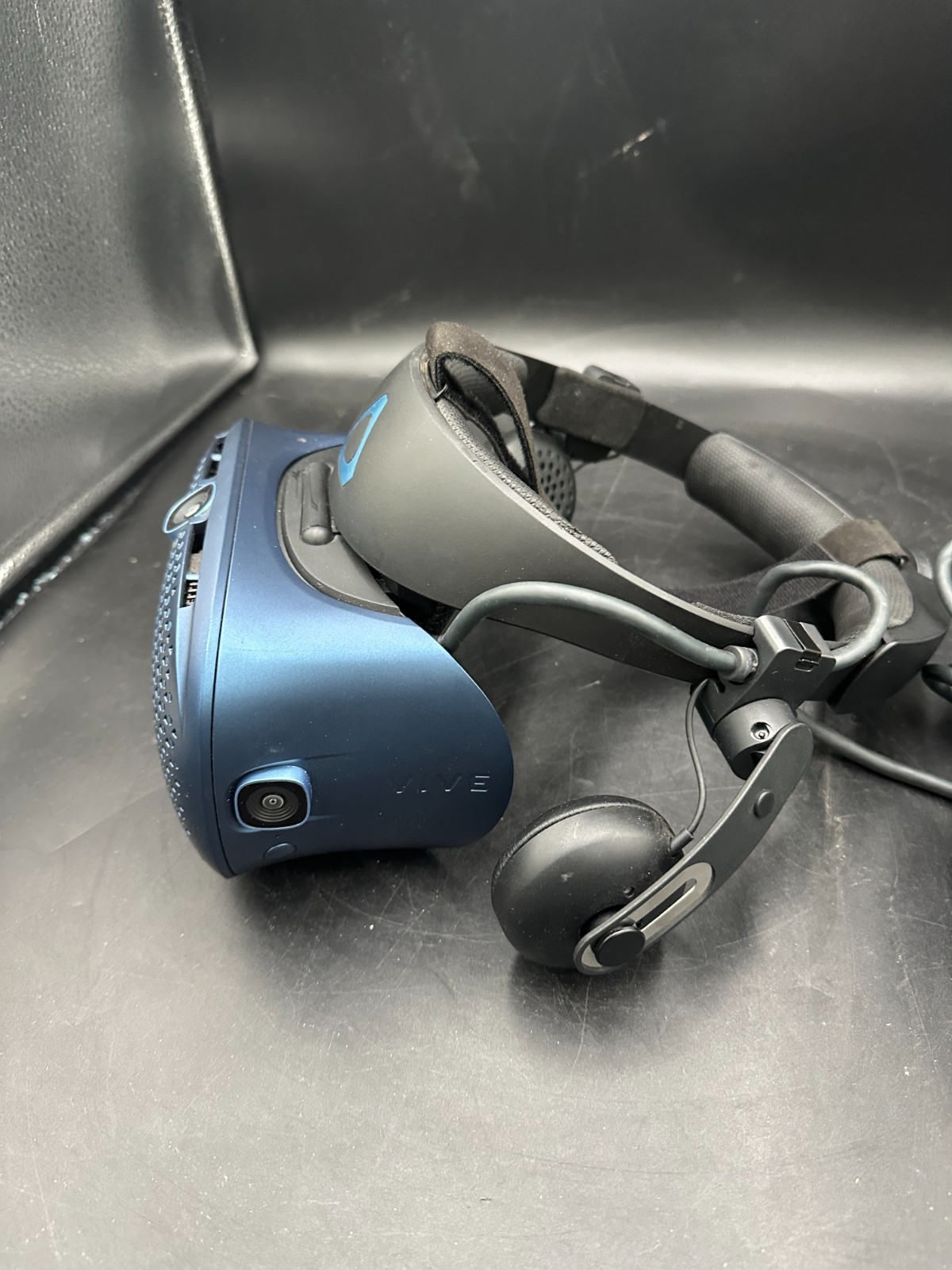 HTC Vive Focus 3 Standalone VR Headset w/ Head Strap & USB-C Cable