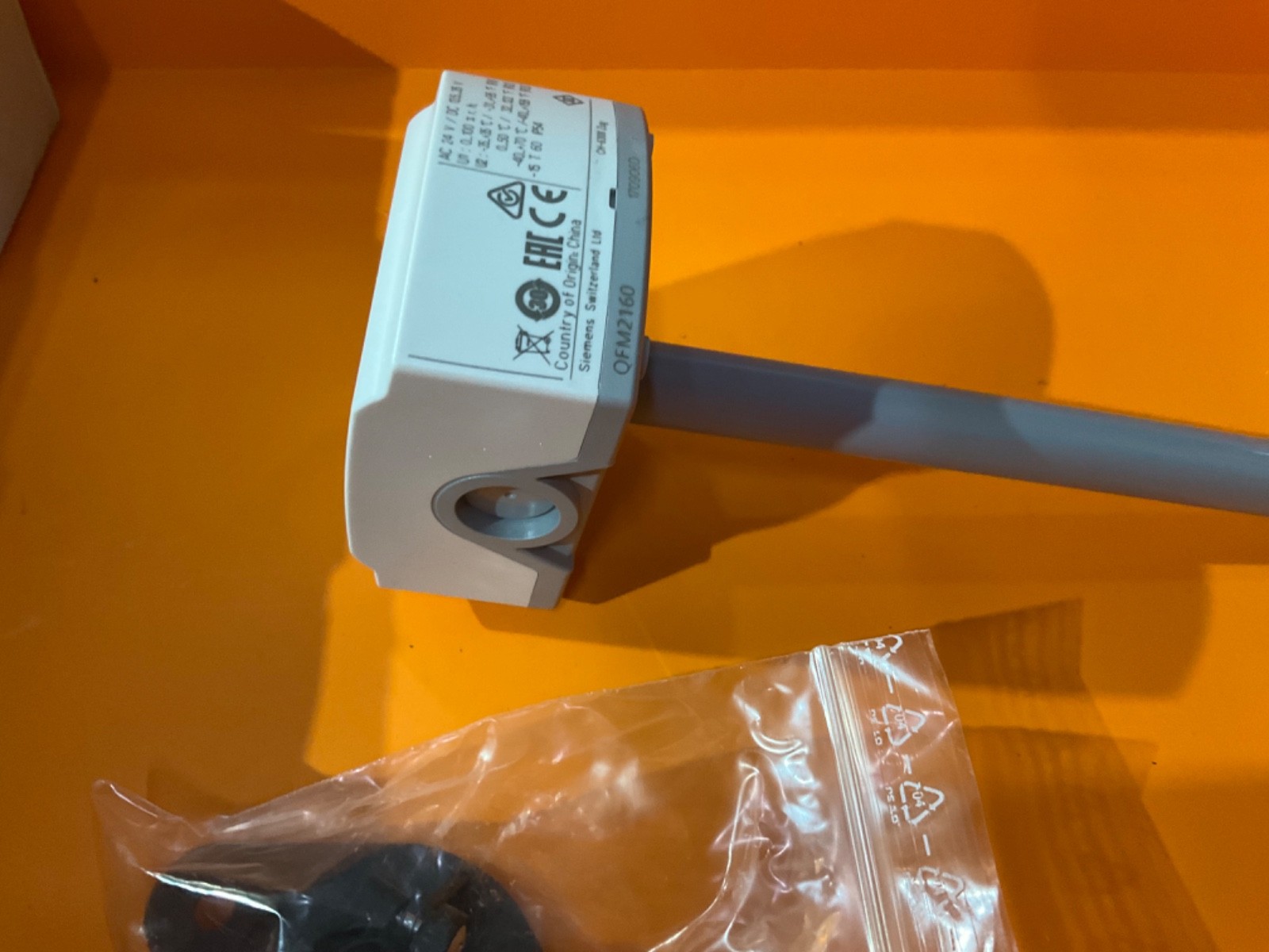SIEMENS QFM2160 DUCT HUMIDITY TEMPERATURE SENSOR