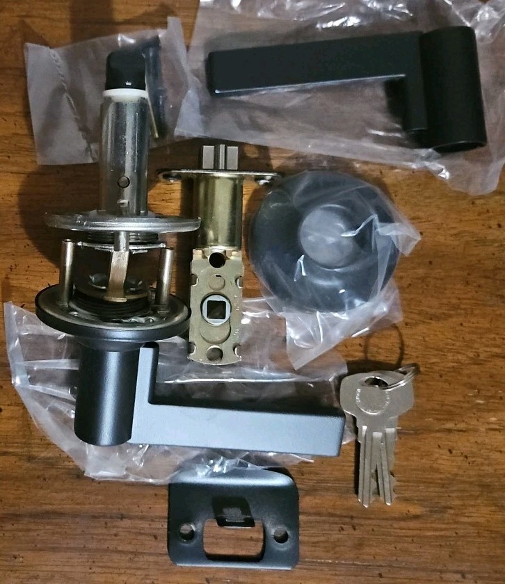 Yale YR771 VI BSP Flat Lever Entry Door Handle Set BLACK New Traditions Key 7830