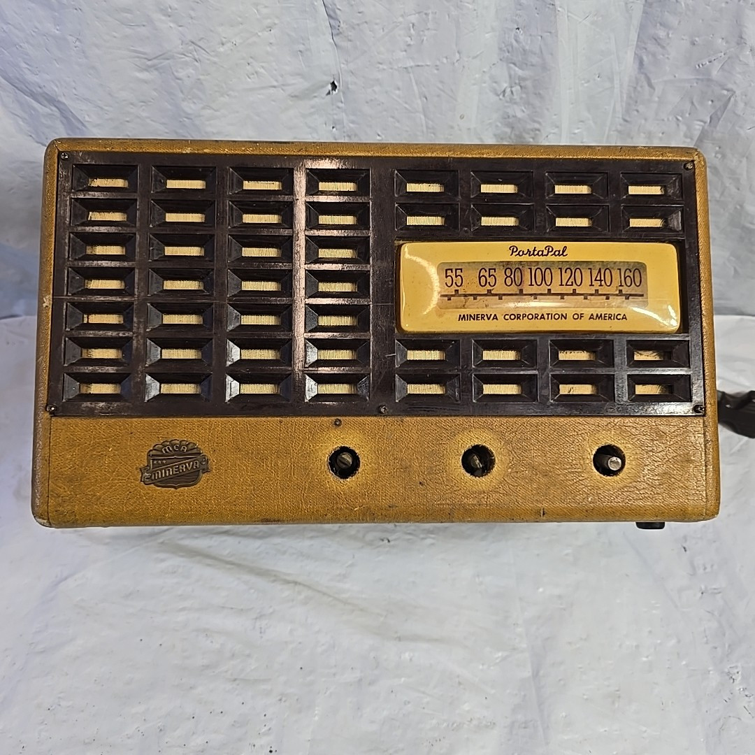 1947 MINERVA 729 PORTA PAL 5 Tube Portable AM Radio Leather Handle Restorative