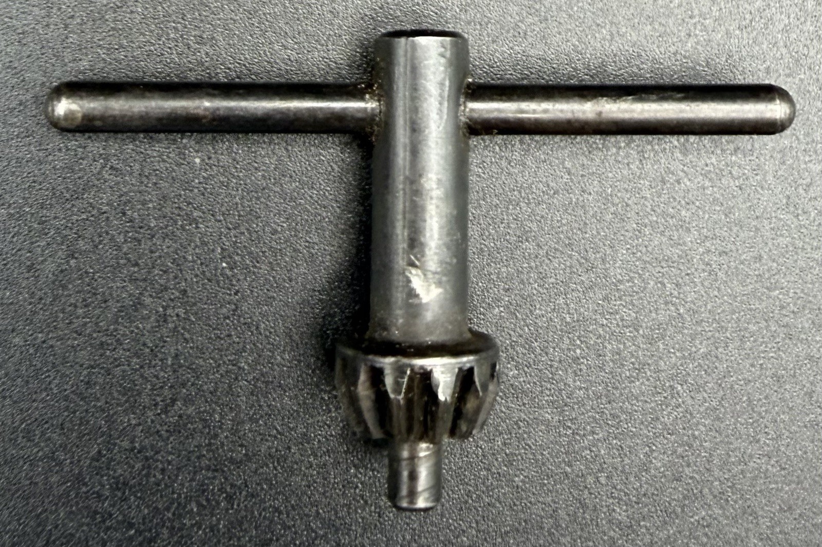 5 Jacobs chucks keys.
