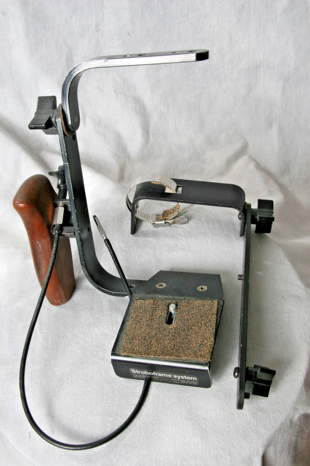 Stroboframe fixed flash bracket for 6x6 w/SLR Cable release and Antitwist Plate