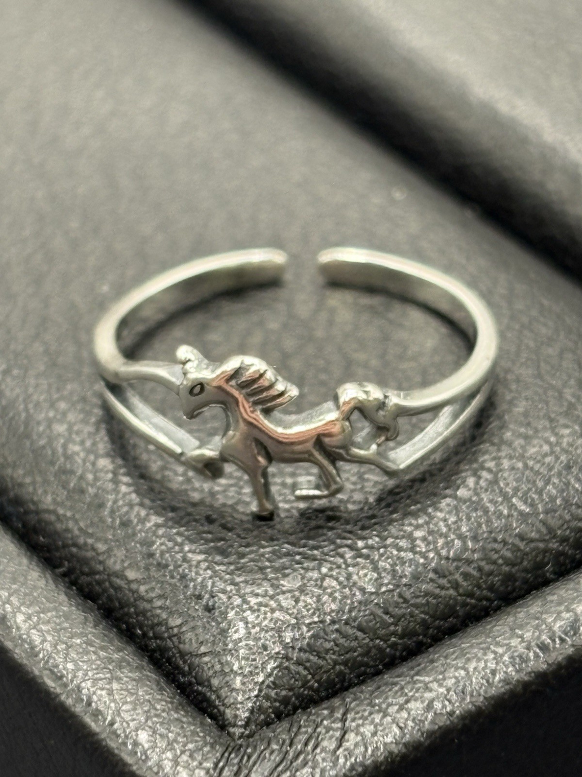 New Condition Sterling Silver Horse Galloping Toe Ring 925 B17