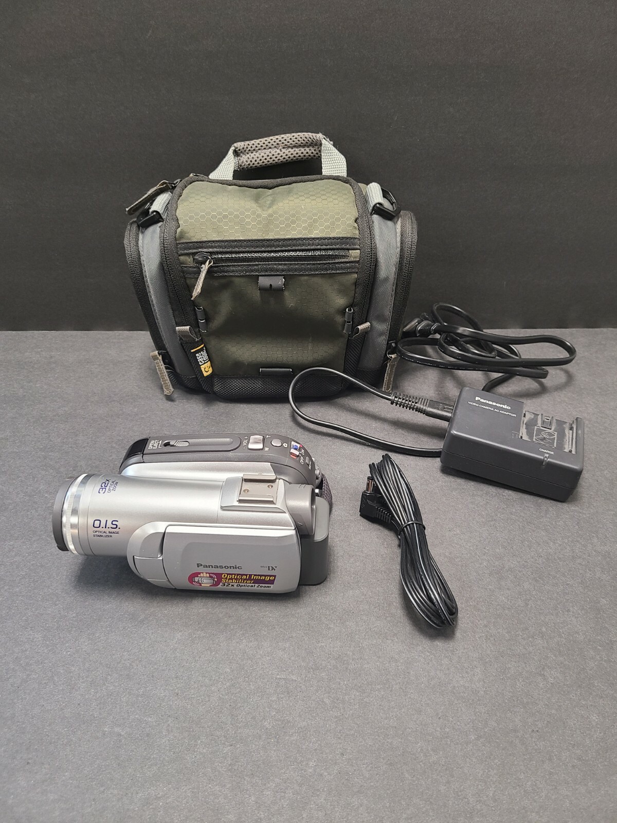 PANASONIC OPTICAL IMAGE STABILIZER 32X OPTICAL ZOOM VIDEO CAMERA WITH CHARGER