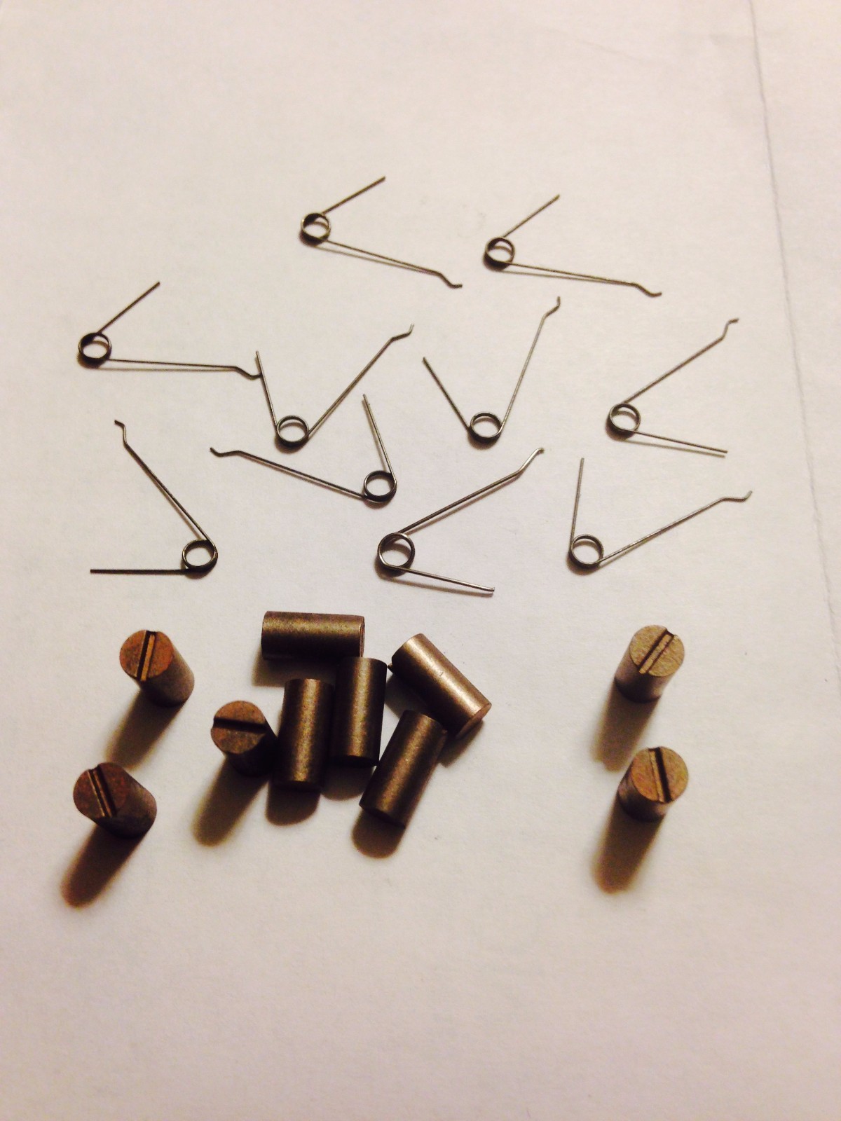 10 622-121 Motor Brushes & 10 2036-157 Springs for Lionel  Engines (5 Pair) Nice