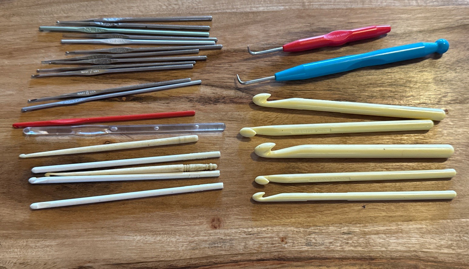 LOT OF 19 VINTAGE CROCHET HOOKS BOYE SUSAN BATES