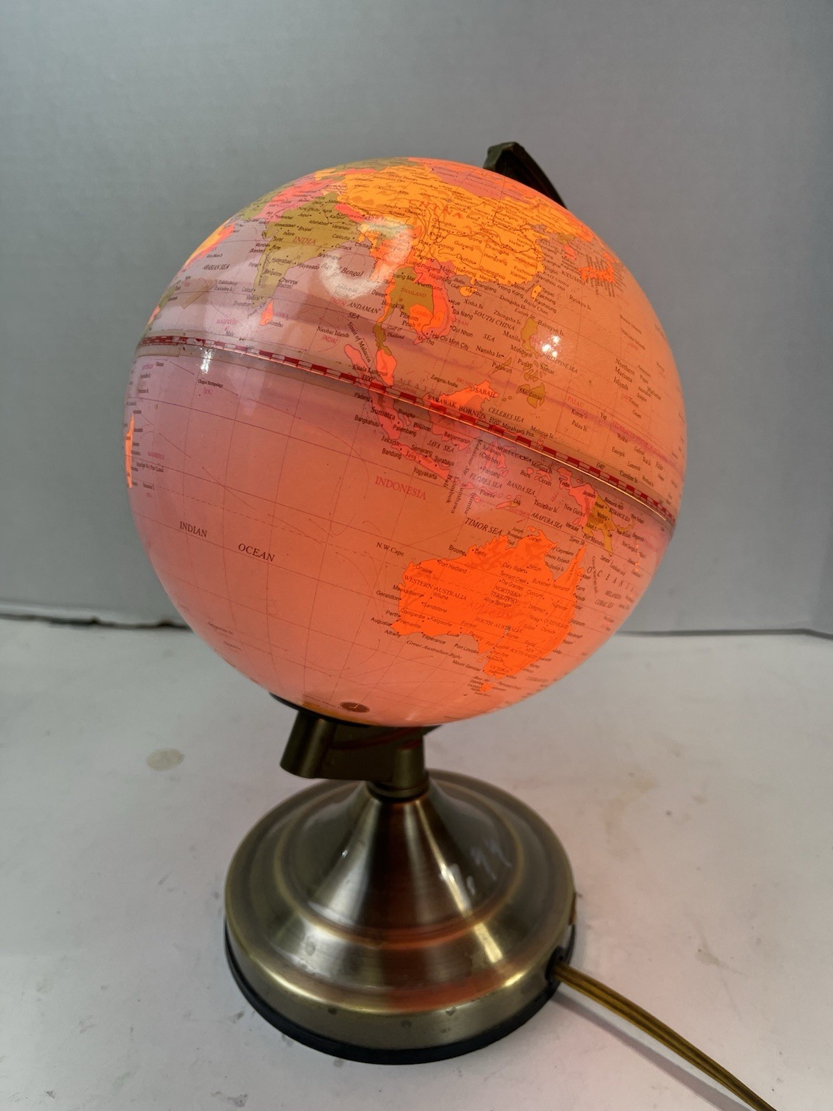 Illuminated World Globe with Stand, Built in LED OO B