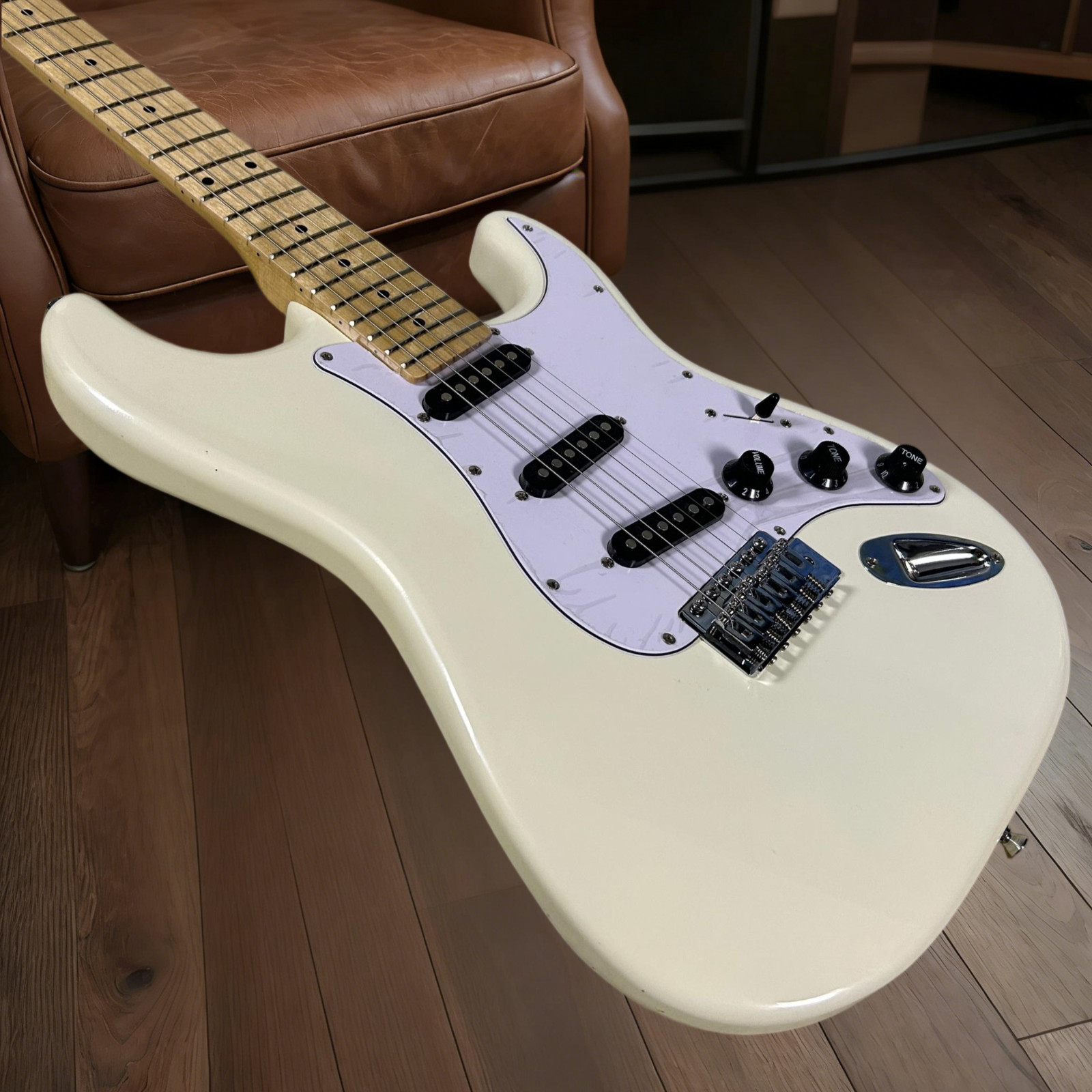 ST Electric Guitar Maple Fretboard Big Head Cream Yellow Color Mahogany Body