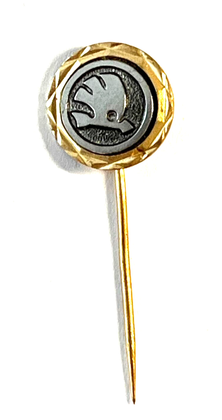 Skoda Logo With Wreath Employee Pin (H31)