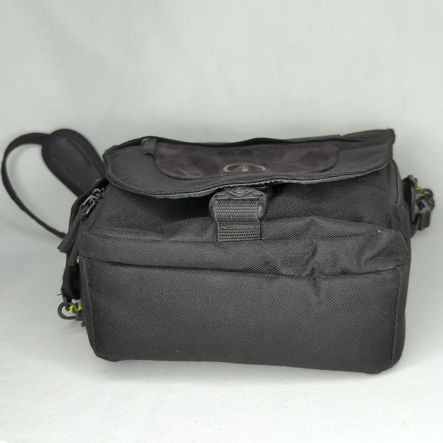 Tamrac 3536 Compact Messenger Camera Bag Black Foam Padded