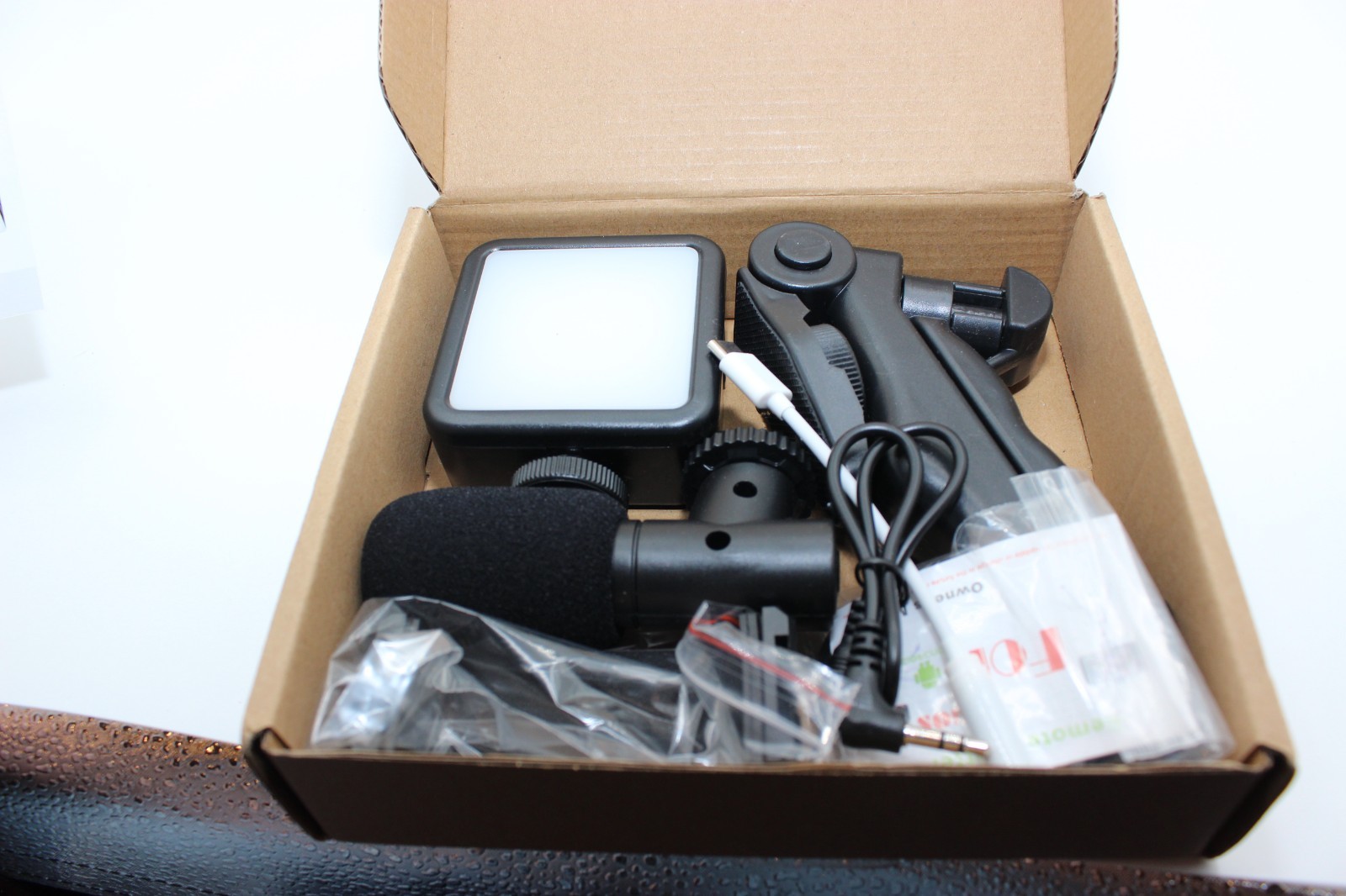 BTFOOR  video light and microphone set with tripod stand