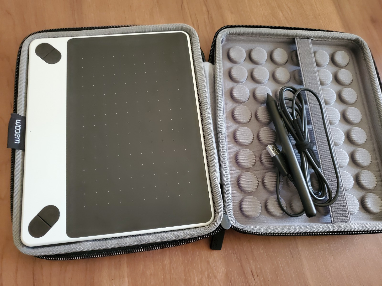 Wacom Intuos Draw CTL490 White Digital Drawing Graphics Tablet with Pen and Case