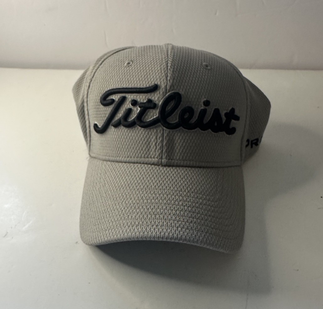 NWOT Men’s Titleist Golf Hat Gray/Black Pro V1 Size L/XL