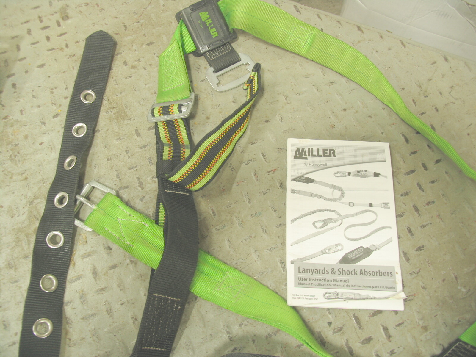 Honeywell miller python body harness 400lb Max
