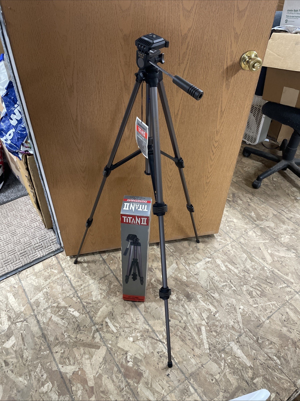Quantaray Titan II QT II-350 Weekender Photography Camera Tripod Stand & Box