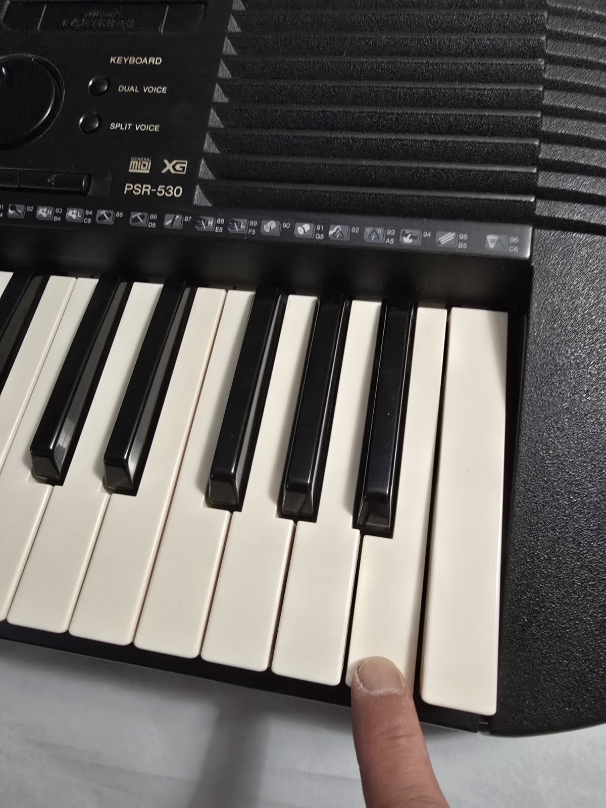 Two Keys Need Repaired Yamaha Electronic Keyboard: PSR-530
