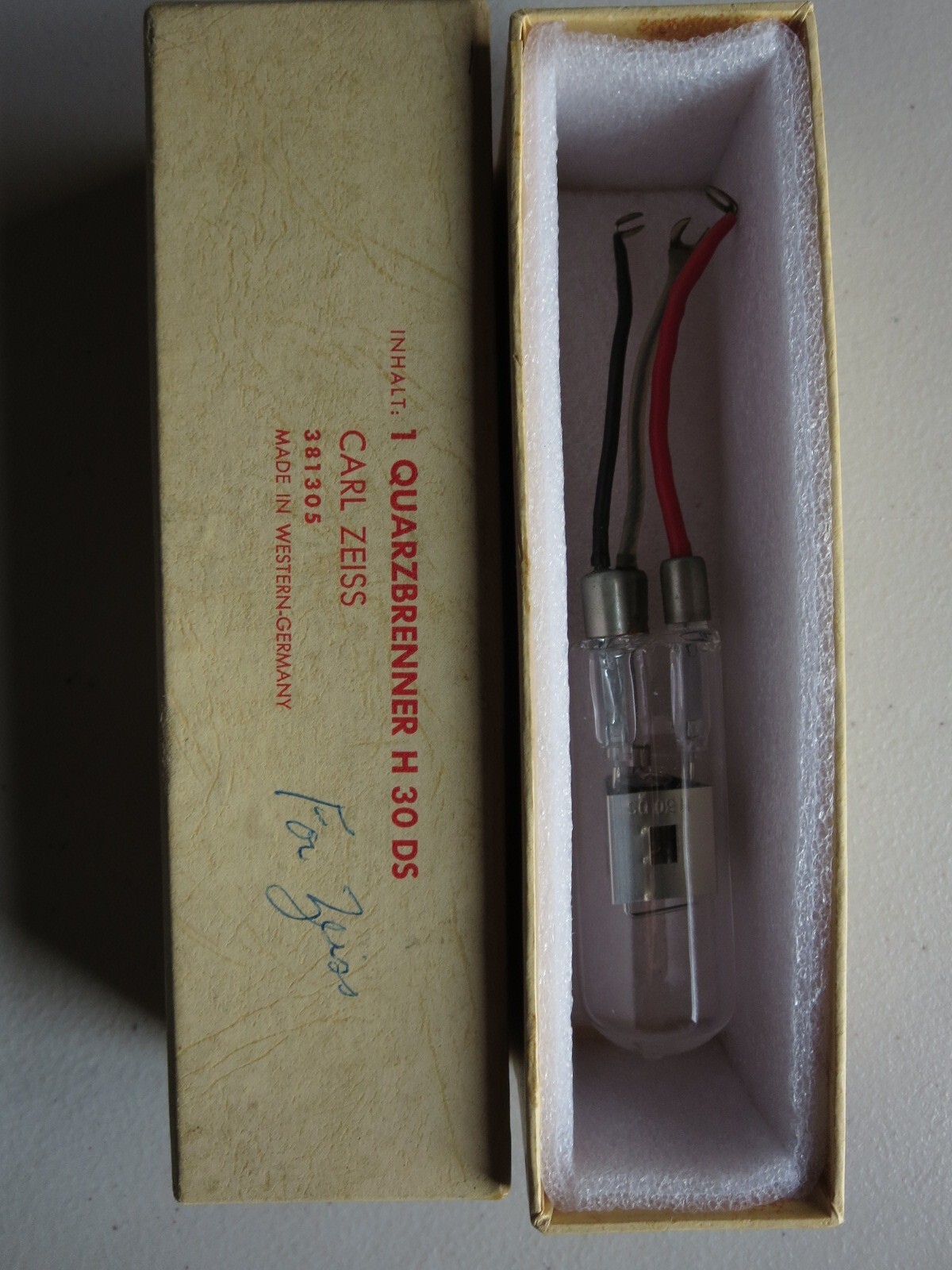 Deuterium Lamp type H30DS for Zeiss equipment.