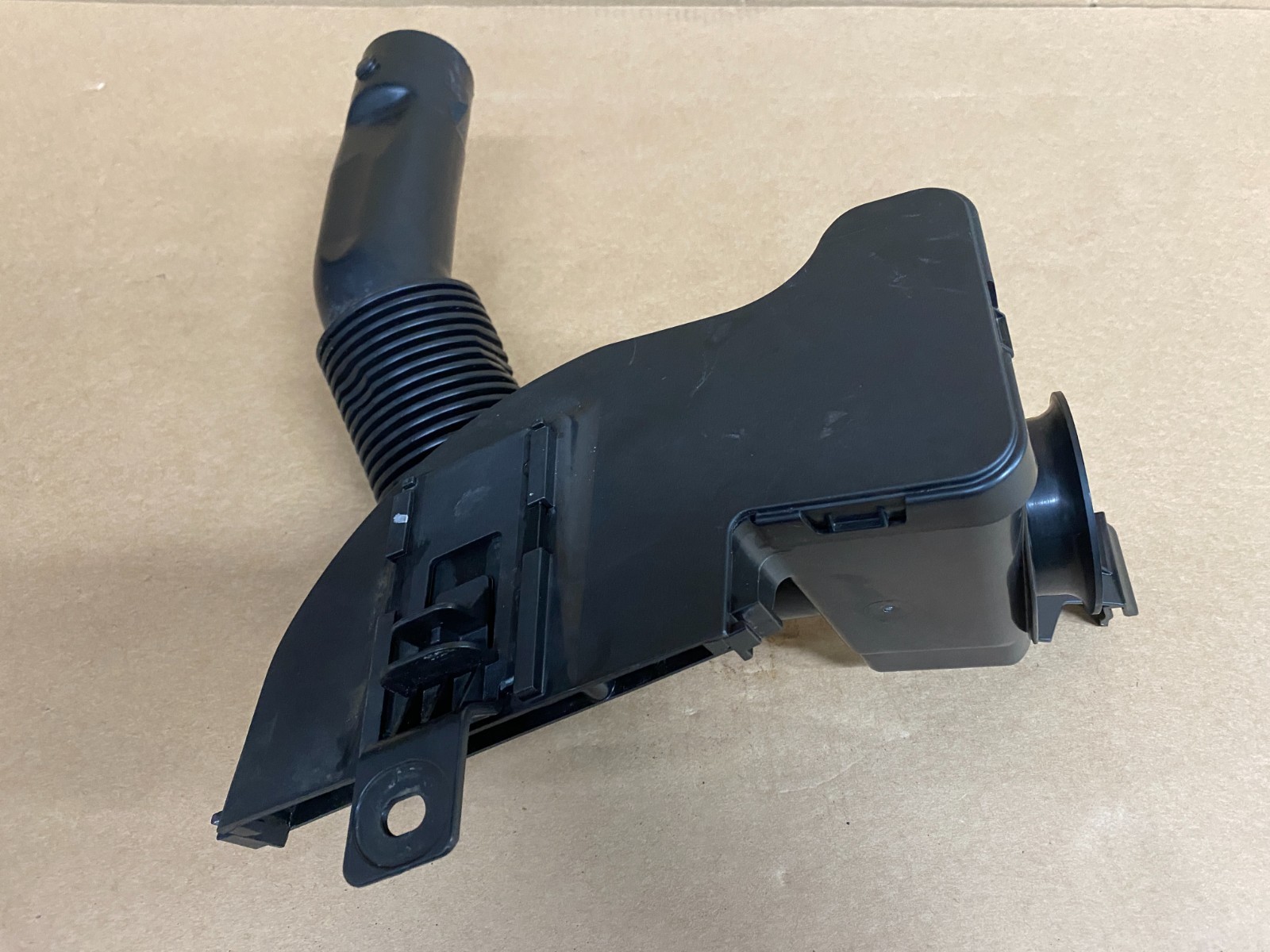PEUGEOT 2008 1.2 PETROL AIR INTAKE RESERVOIR    9682647680   2015 - 2019   C3978