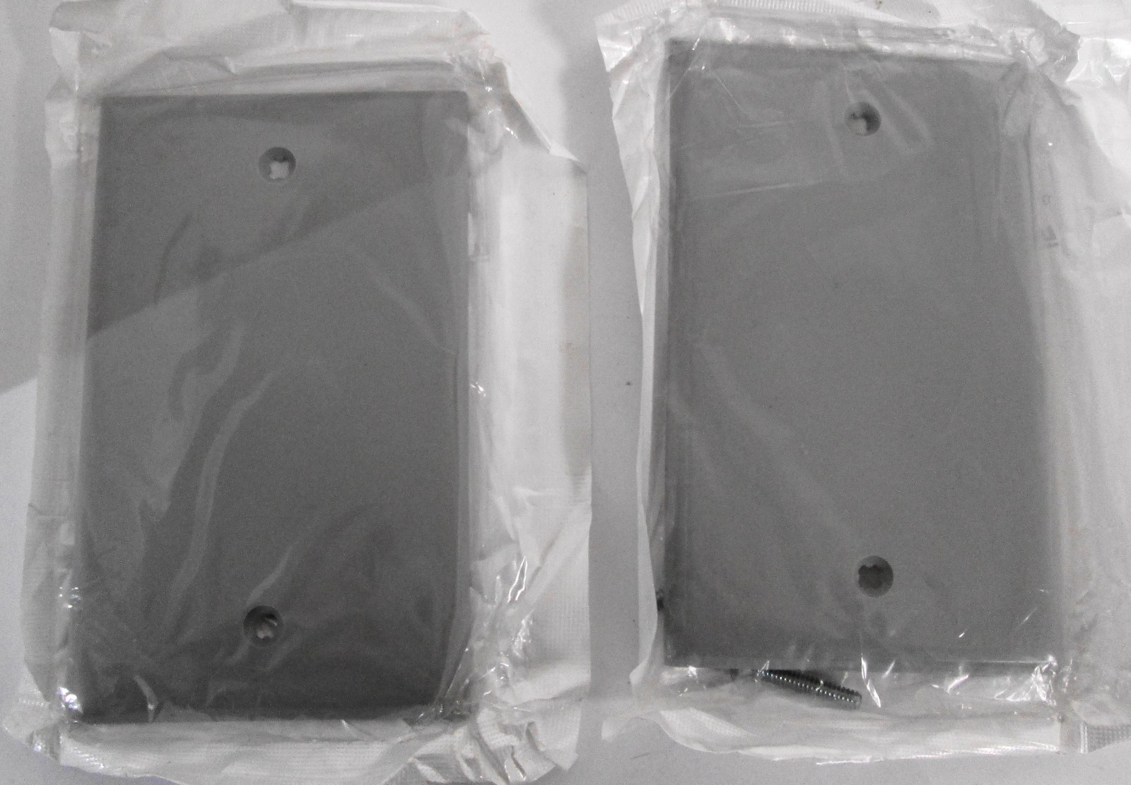 Leviton 004-80714-GY Wall Plate (Lot of 2)