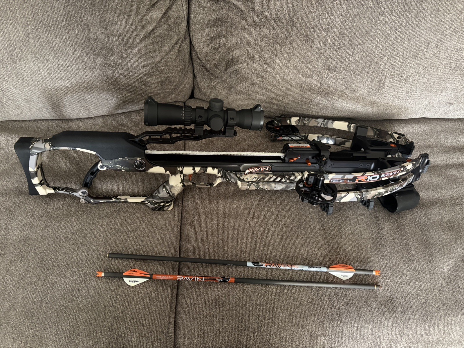 RAVIN R10 Crossbow Package HELICOIL Predator Camo Soft Case Scope Ready To Hunt