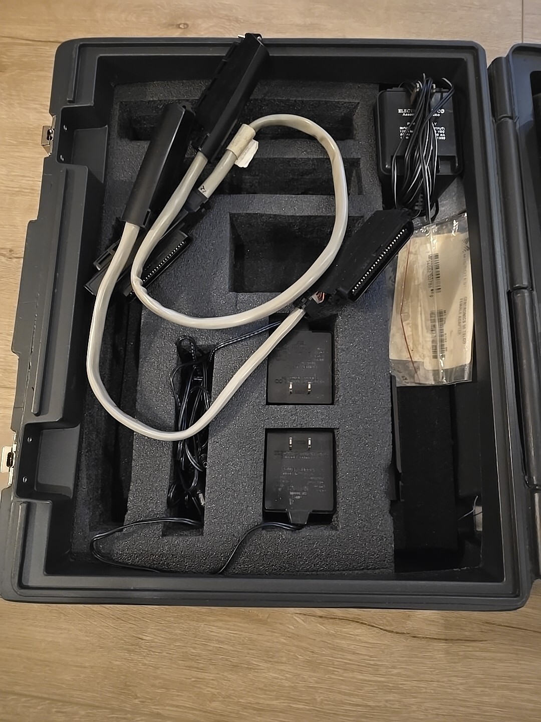 MICROTEST Multi-pair Tester 2 Power Adapters and Hard Carry Case