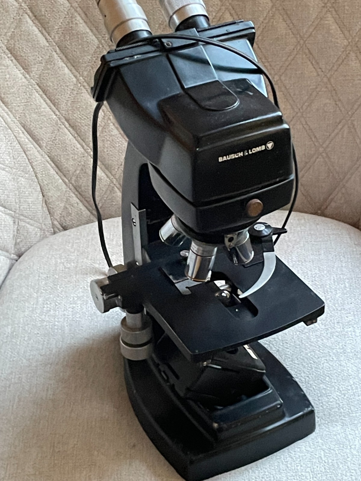VINTAGE BAUSCH & LOMB BLACK STEREO BINOCULAR MICROSCOPE B252 WITH 4 OBJECTIVES