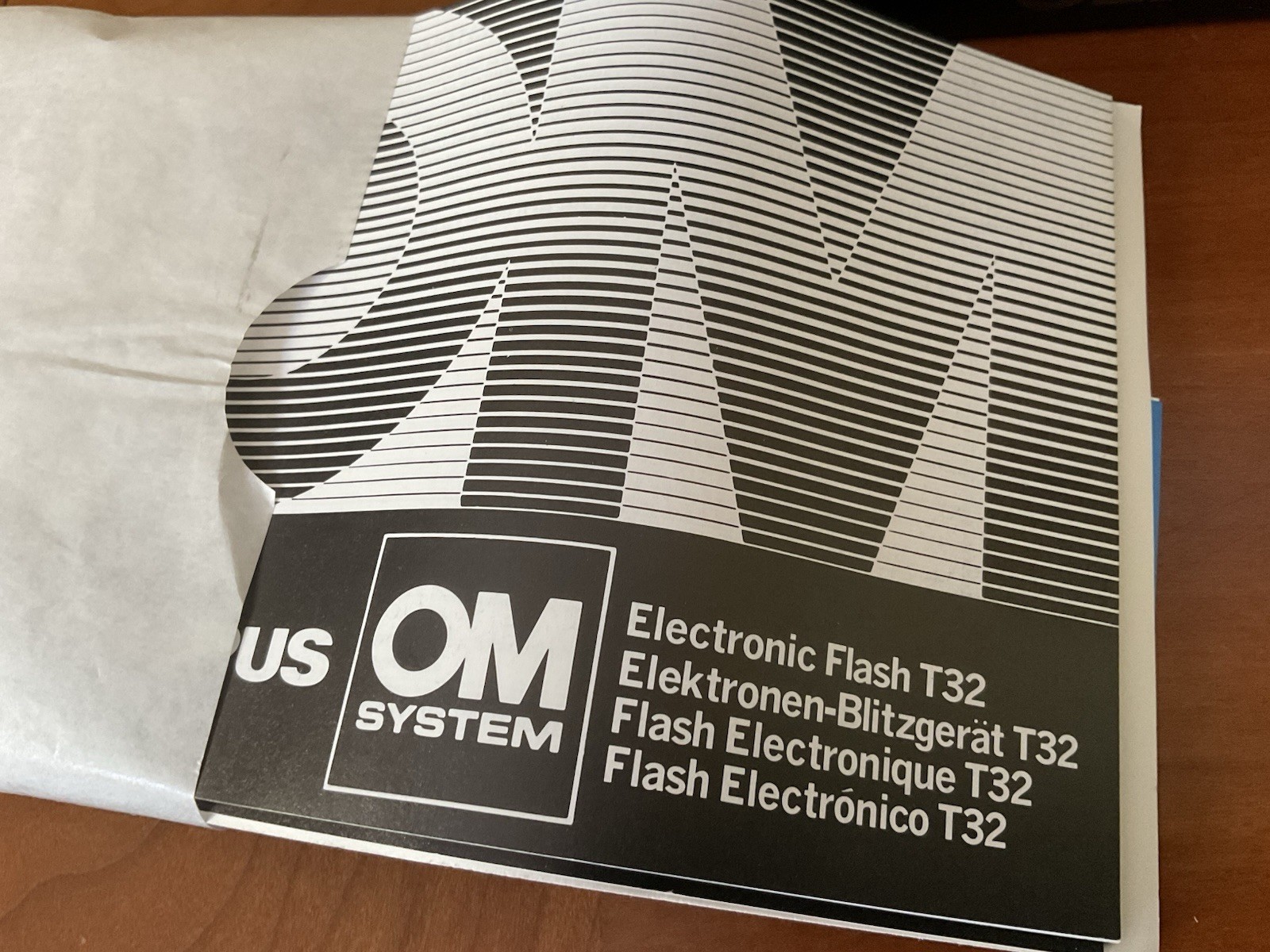 OLYMPUS OM System Electronic Flash Zoom Adapter T 32 - New In Box