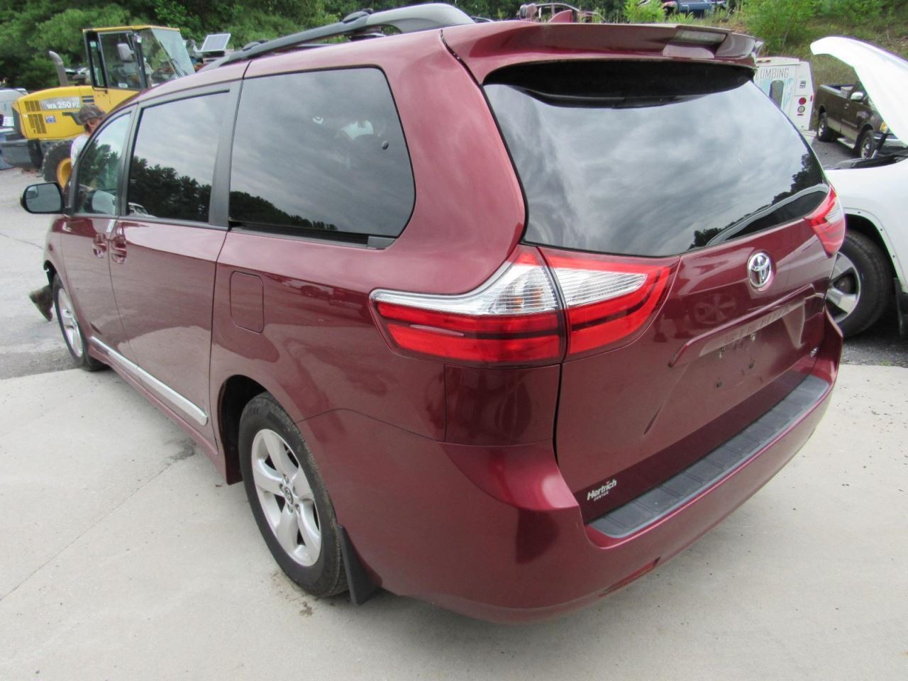 SIENNA 2018 Glove Box 1064388