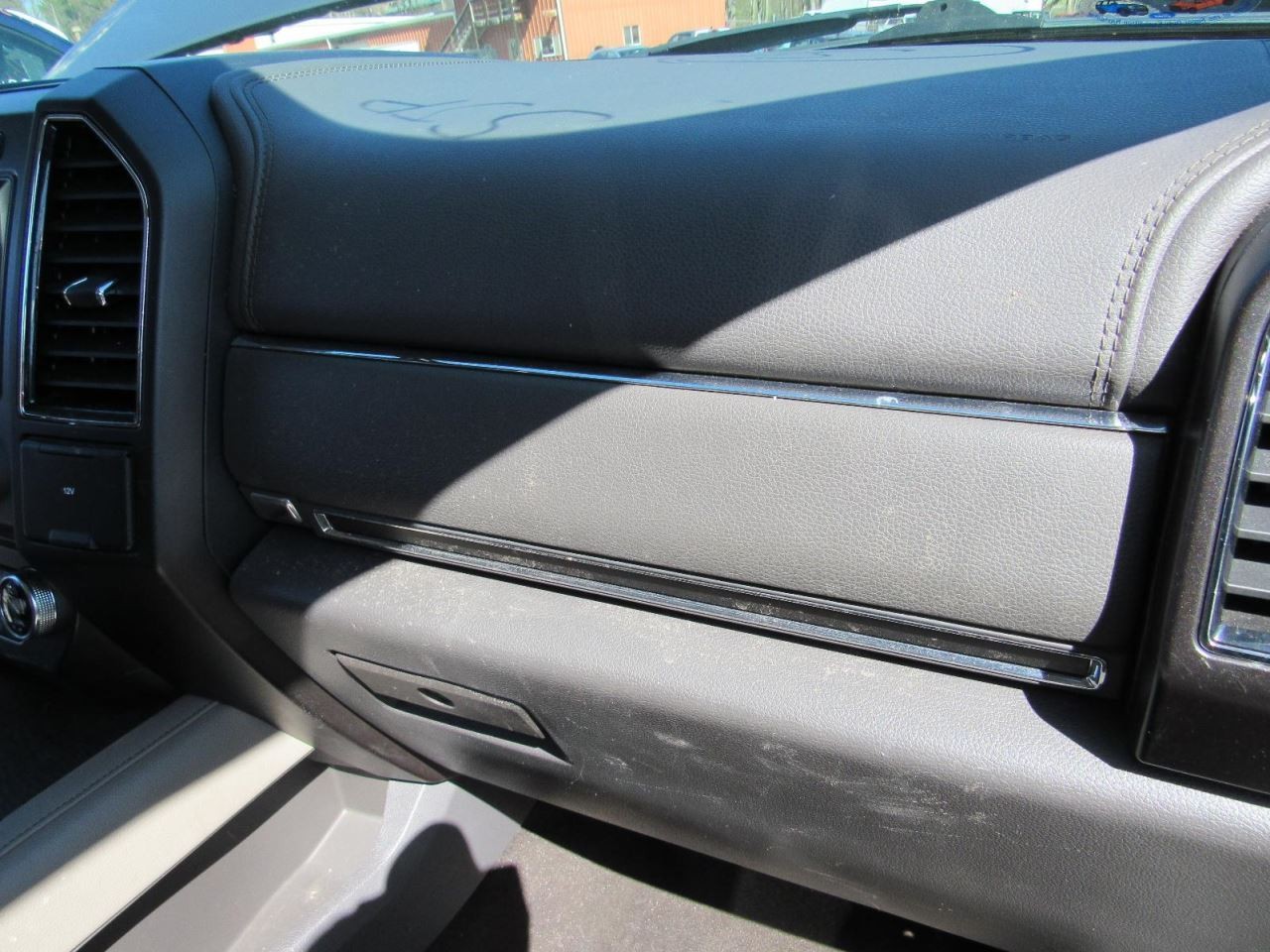 EXPEDITON 2018 Glove Box 1040832