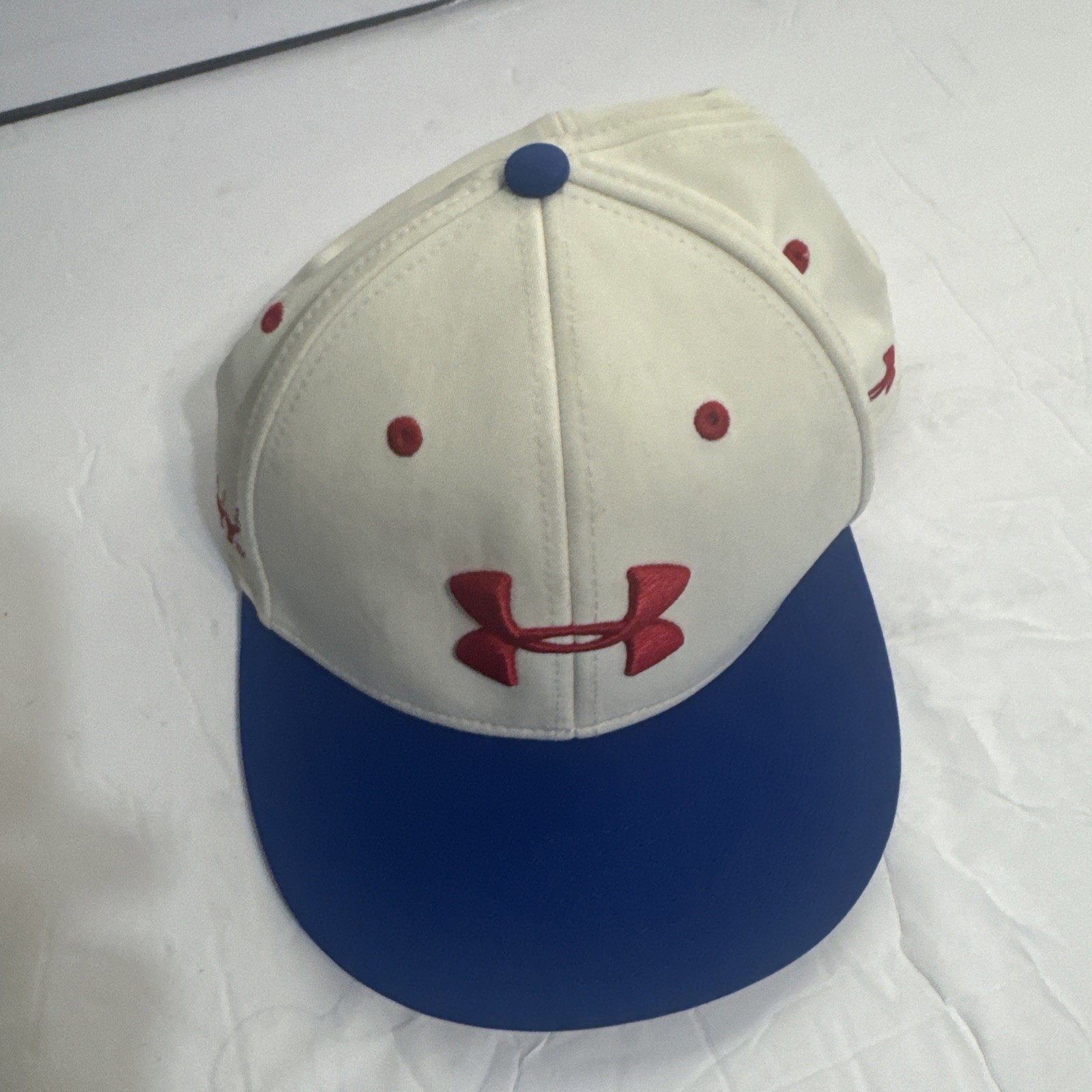 Under Armour Ivory Gray Snap Fits All Embroidered Logo Used Lightly Great Shape