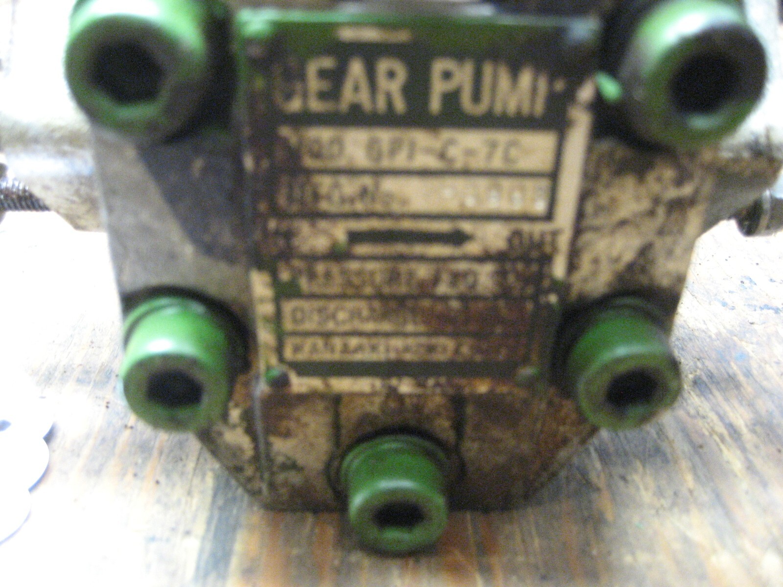 HYDRAULIC GEAR PUMP JOHN DEERE CH15095