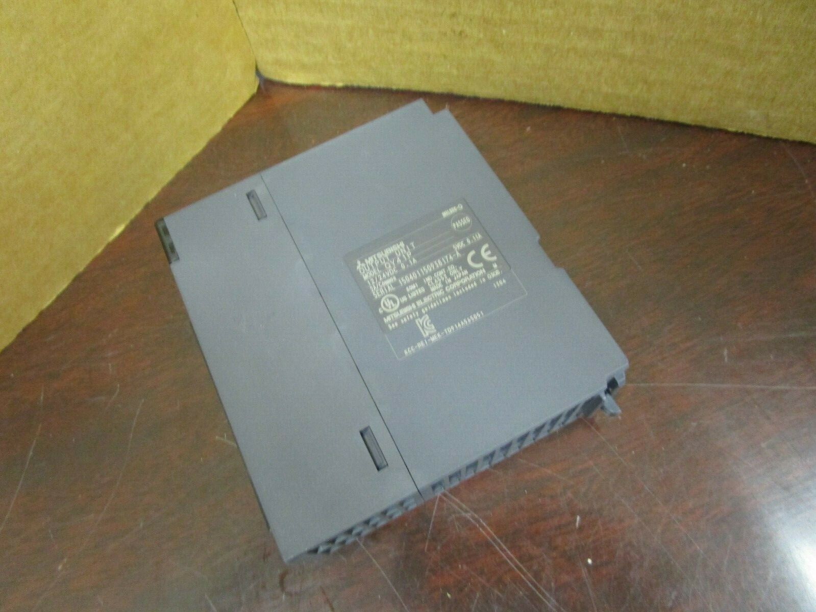 MITSUBISHI OUTPUT UNIT MODULE QY41P 12/24Vdc 0.1A AMP