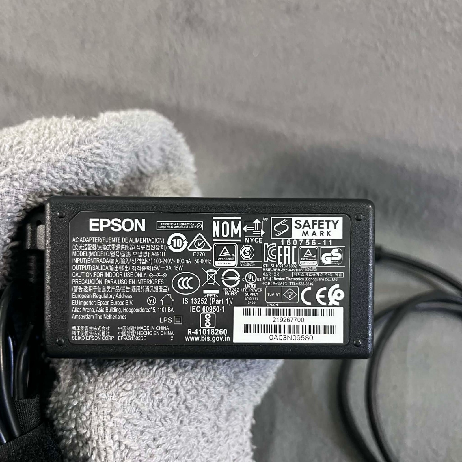Epson ES-200 Portable Compact Document Scanner (For parts/not working) *READ