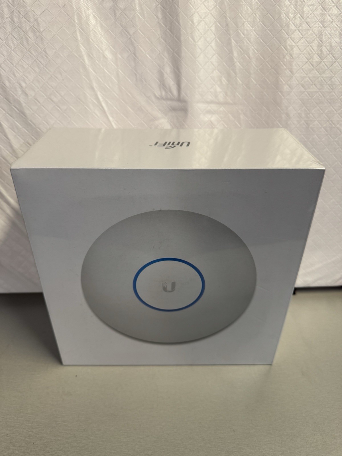 Ubiquiti Networks UniFi UAP-AC-HD-US White Wireless Access Point Dual Band Wi-Fi