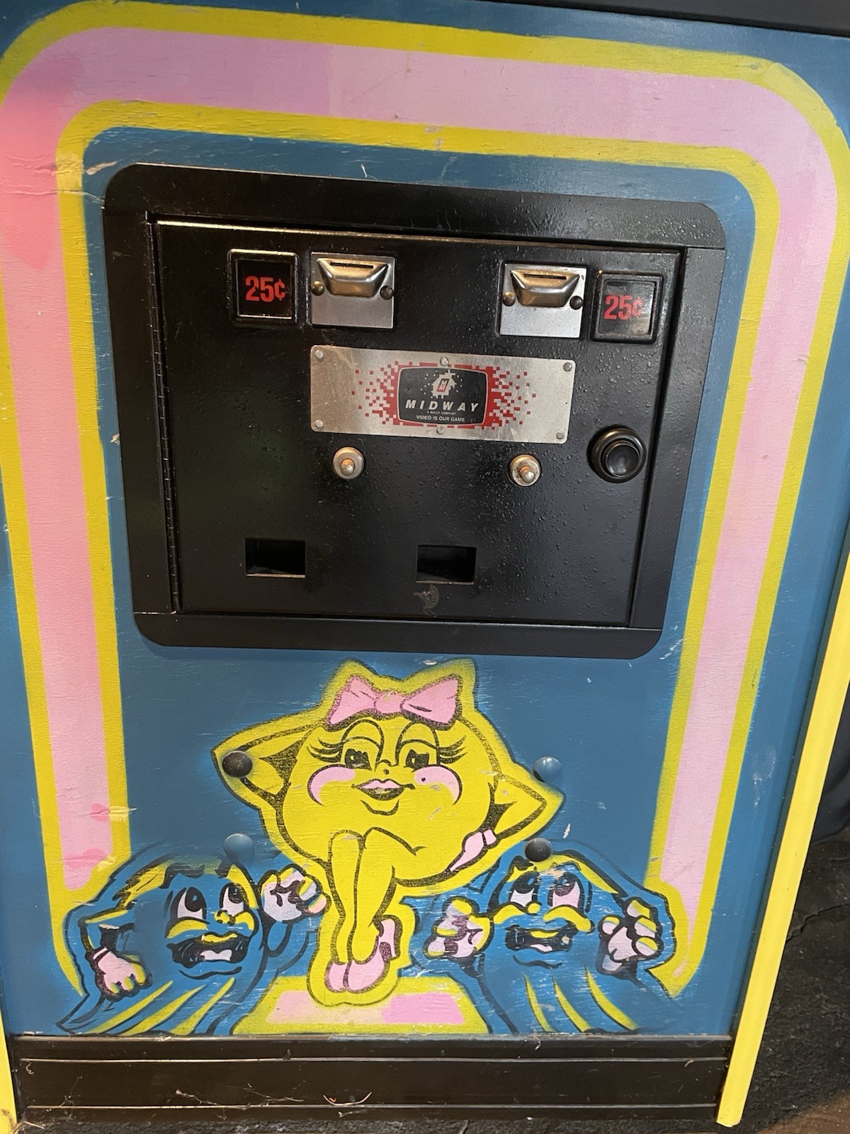 Midway Ms. Pac-Man Upright Coin-Op Video Arcade Machine Cabinet